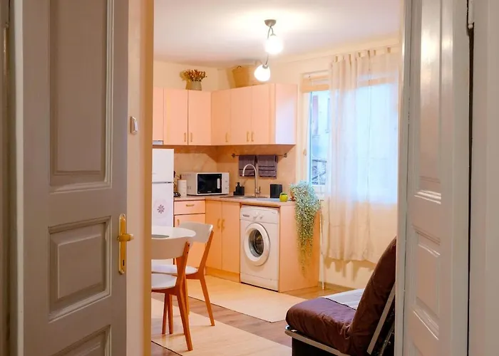 Dream Hill Nest-boho Vintage Hideaway